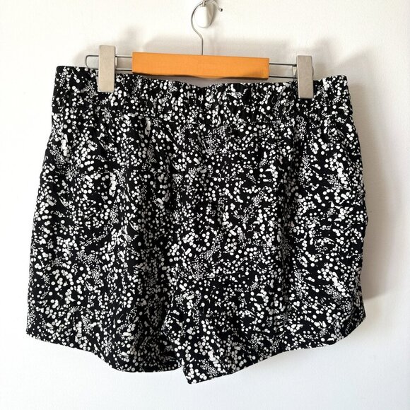 Lululemon On The Fly Short 2.5" Chirasu Black Size 8 - Picture 7 of 8